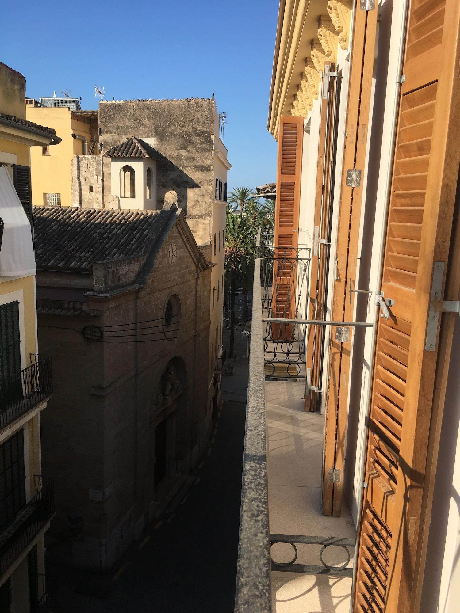 Bo Hotel Palma 외부 사진 Balcony of a typical house in the old town of Poetto