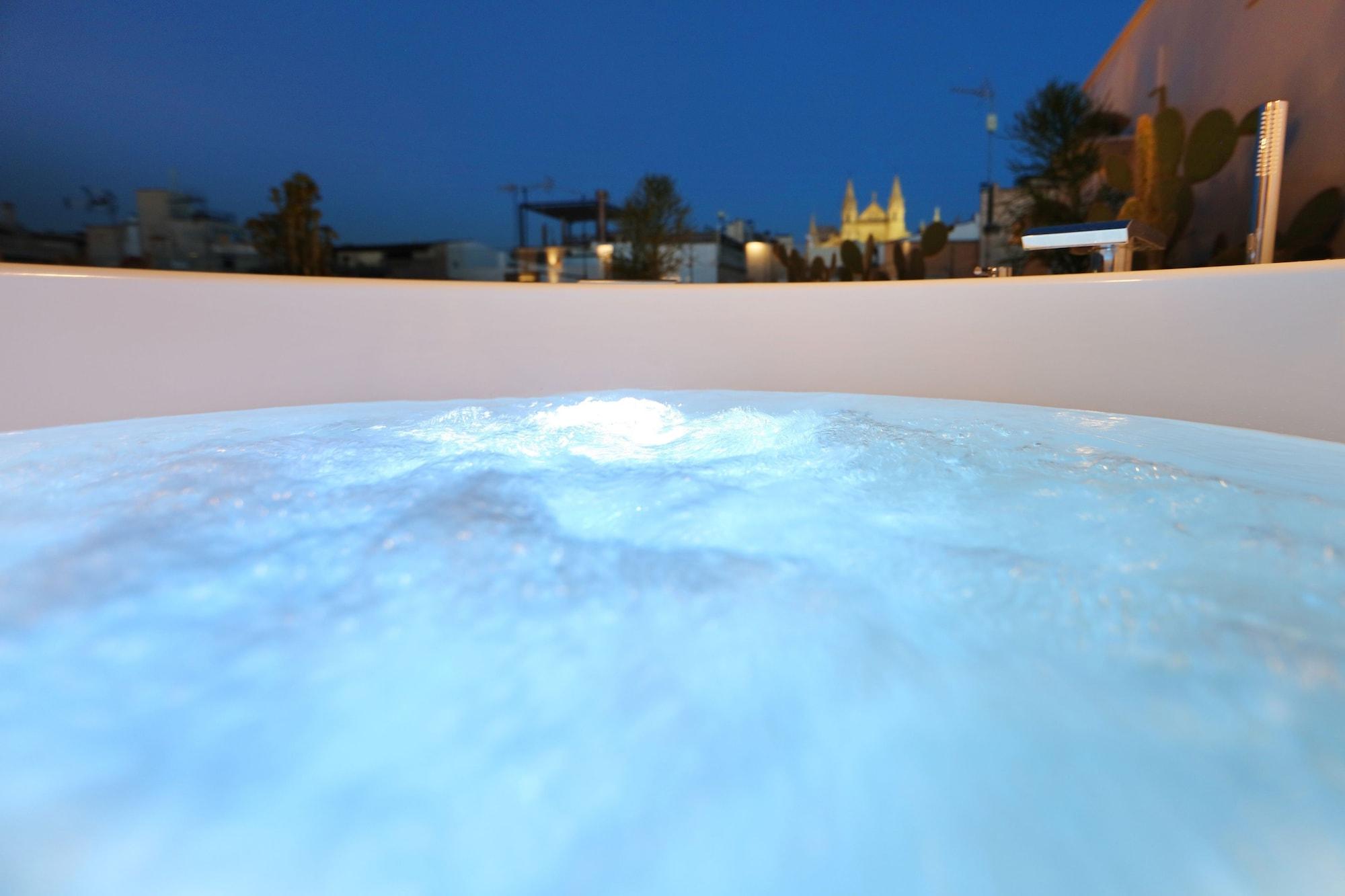 Bo Hotel Palma 외부 사진 "The view of the city from the bathtub"